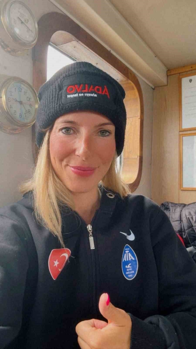 Deniz Kayadelen, buzullarda yüzen ilk Türk sporcu olarak tarihe geçti 2