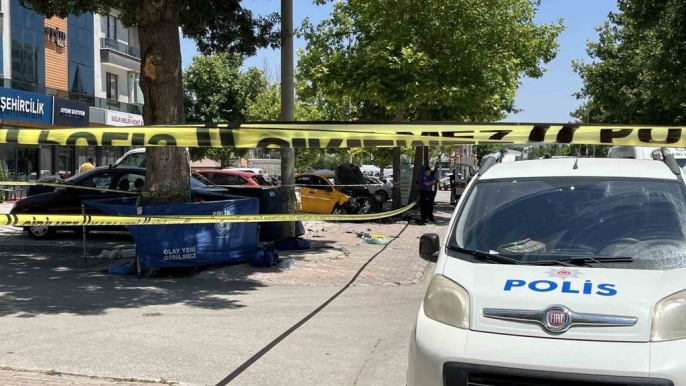 Ticari taksinin çarptığı anne ve kızı yaşamını yitirdi 1