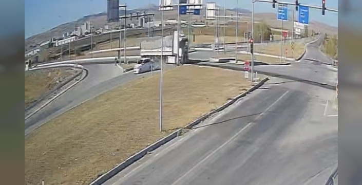 Alaca'da kırmızı ışık ihlali: 4 yaralı