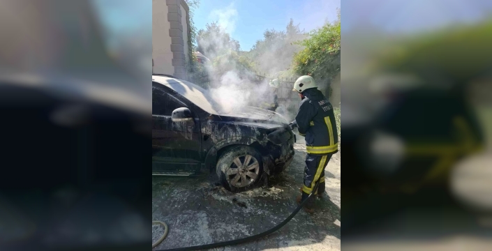 Alanya'da park halindeki otomobilde yangın
