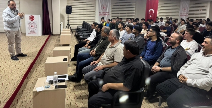 Beyşehir’de öğrencilere yol gösteren konferans