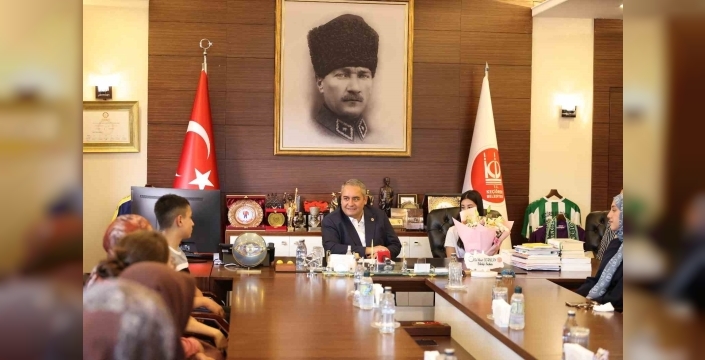 Keçiören Belediyesi Eğitim Merkezi öğrencileri LGS ve YKS'de büyük başarı gösterdi