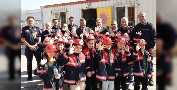 Samsun Valisi ve Belediye Başkanı, itfaiyecileri ziyaret etti