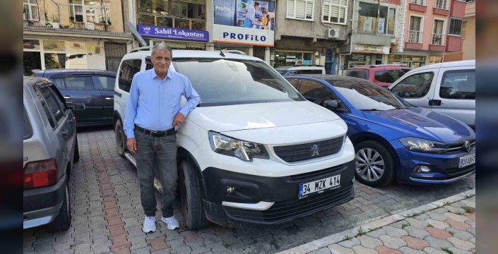 Borçka'da selde mahsur kalan araç, 20 gün sonra vinçle kurtarıldı