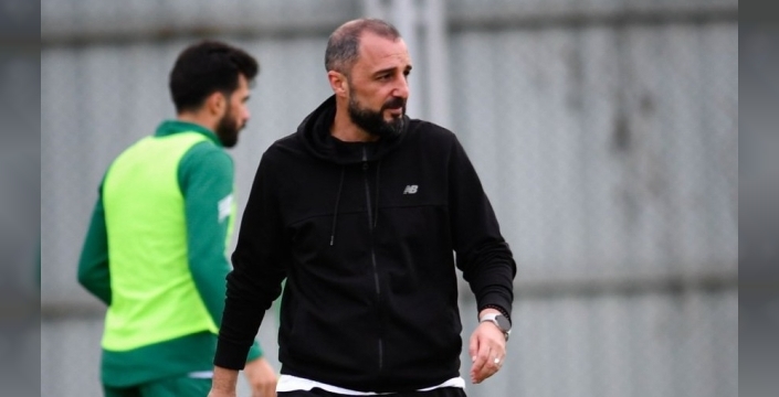 Bursaspor'da istifa depremi: Teknik direktör ve sportif direktör ayrıldı