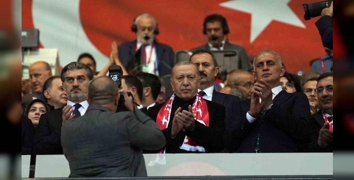 Cumhurbaşkanı Erdoğan, Türkiye-Gürcistan maçını stadyumdan izledi