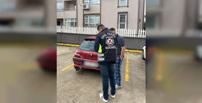 Düğün konvoyunda gürültü yapan araç trafikten men edildi