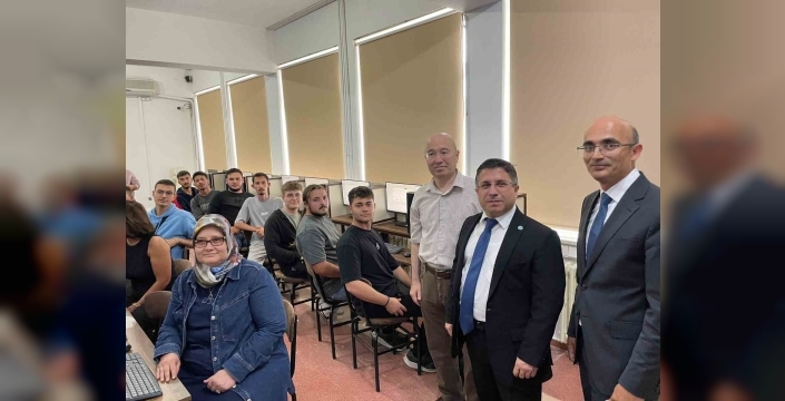 Efe Berk Sakin anısına, Edremit MYO'ya 70 bilgisayarlık laboratuvar kazandırıldı