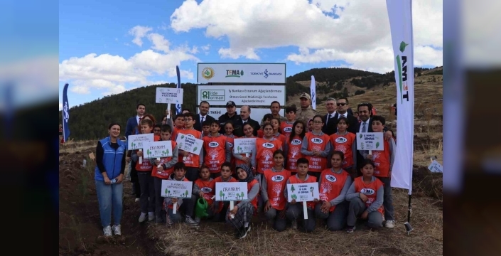 Erzurum'da 'Seksenbir İlde Seksenbir Orman' projesi kapsamında 5 bin fidan toprakla buluştu