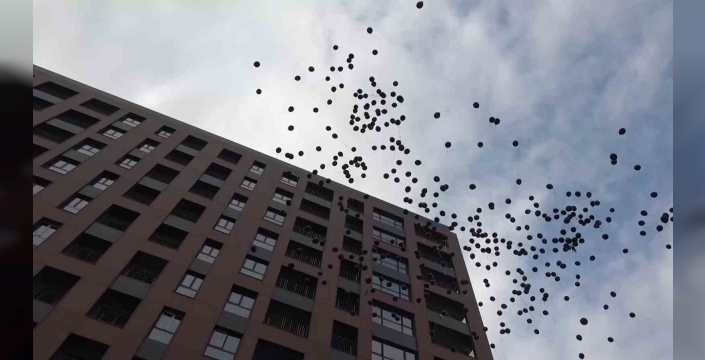 Ev hayalleri kabusa döndü: Mağdurlar gökyüzüne siyah balon bıraktı