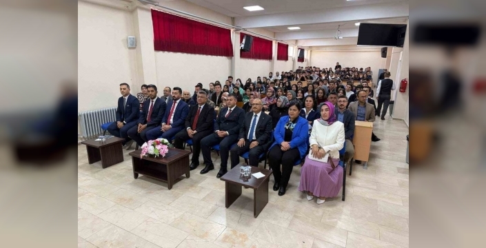 Gediz'de Modern Mısır eseri tartışıldı: Tarih ve düşünce buluşması