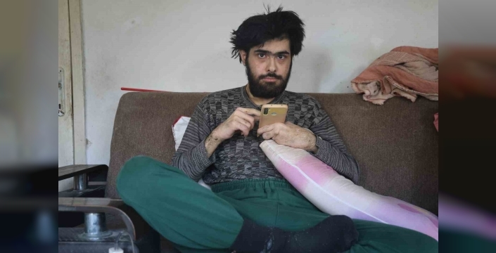 Hatay'da genç adam: 3 yıldır evden çıkmıyor, sadece telefonla yaşıyor