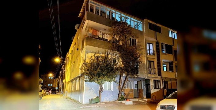 İnegöl'de terastan düşen genç kız ağır yaralandı