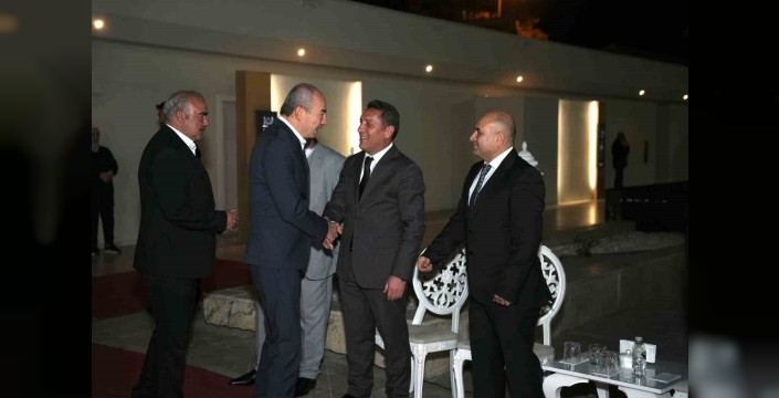 İsa Gün’ün oğulları, aynı gün dünya evine girdi