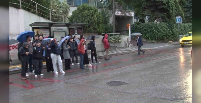 İstanbul'da yağmur etkili oluyor: Trafikte aksamalar yaşandı