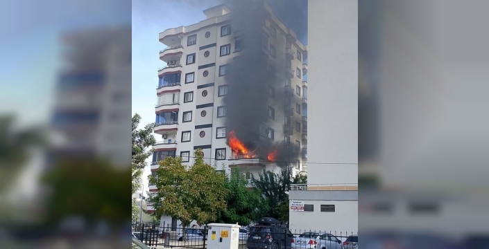 Mersin'deki apartman yangını: İtfaiye hızlı müdahalesiyle facia önlendi