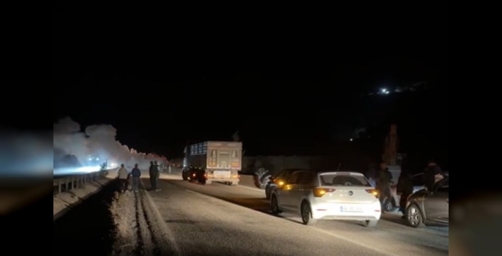 Milas'ta minibüs yangını: Çiftçinin geçim kaynağı küle döndü