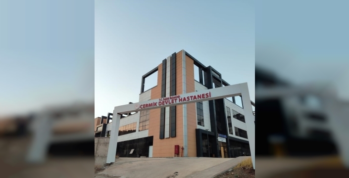 Motosikletli şahıs, araçtan indirdiği kadını bıçaklayıp kaçtı