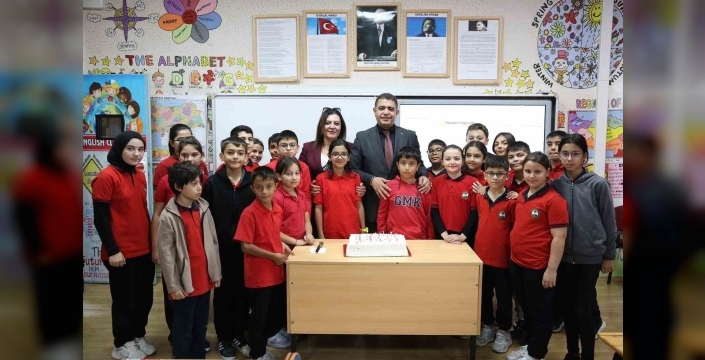 Öğrenci sözünü tuttu: Vali sınıfa geldi
