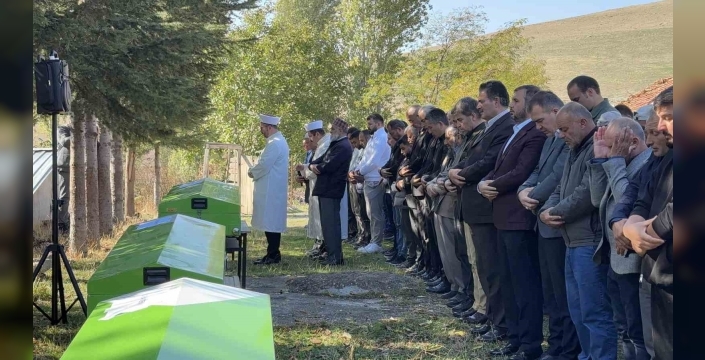 Pazardan mezara: 3 kardeş ve enişteleri yan yana defnedildi