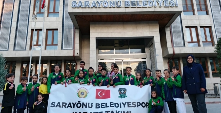 Sarayönü Karate Takımı Dünya Barış Günü turnuvasında madalyaları topladı