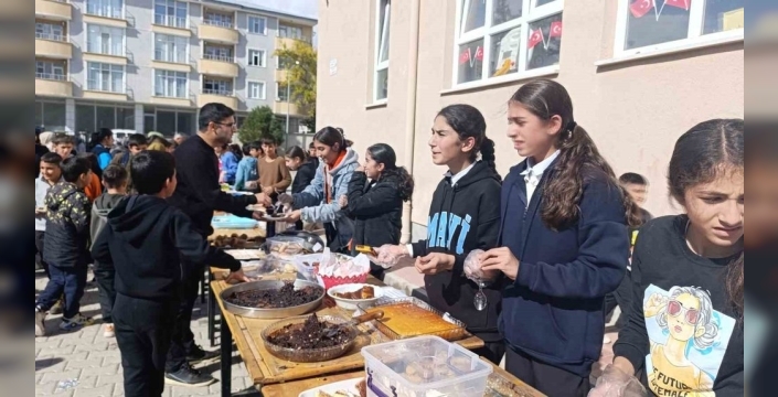 Van Muradiyede Gazze yararına anlamlı panayır