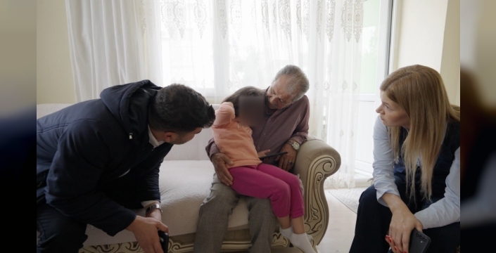 70 yaşındaki dede ve torunlarına Kepez Belediyesi'nden şefkat eli