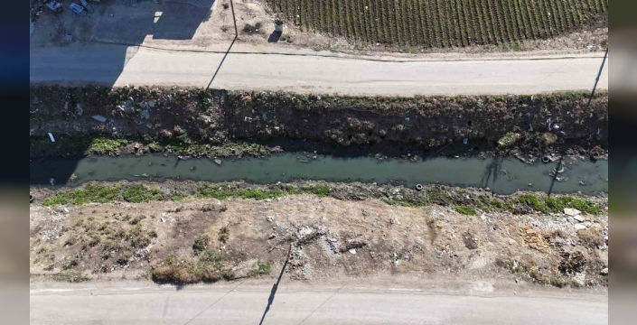 Adana'da çevre felaketi: Açık atık su deresi vatandaşı çileden çıkardı! Koku ve sinek istilası başladı!