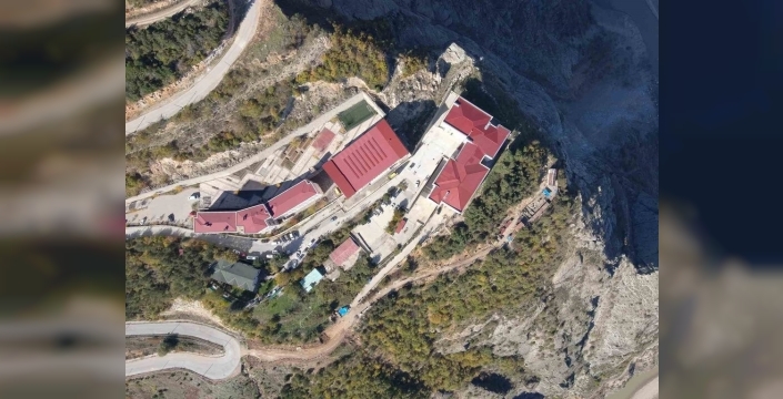 Artvin'de kaya kopması paniği: İki lise tahliye edildi