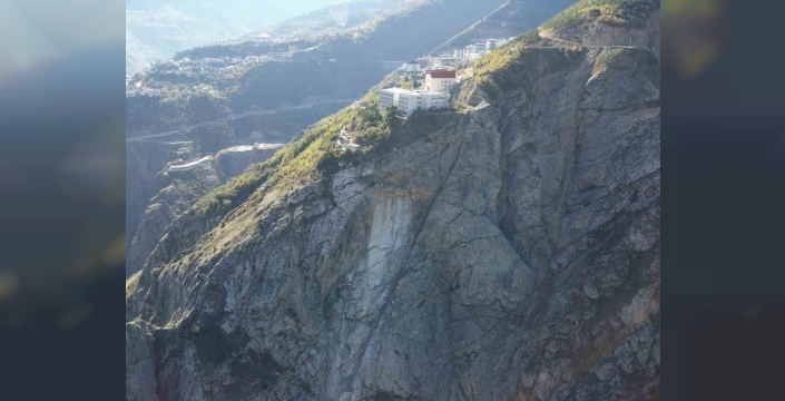 Artvin'deki uçurum kıyısındaki okulda eğitim yeniden başladı