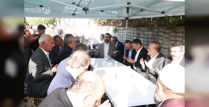Başkan Büyükakın, yangında hayatını kaybedenlerin ailelerine taziye ziyareti gerçekleştirdi