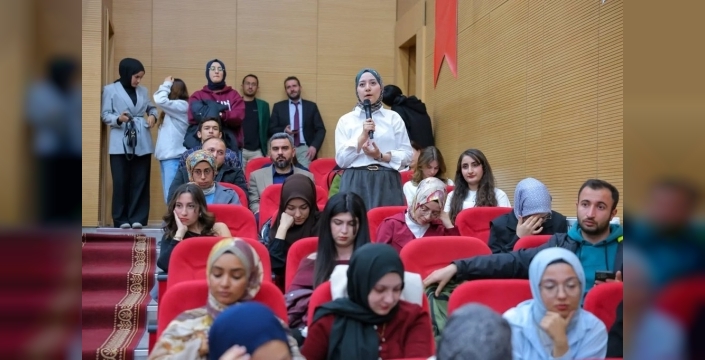 Bayburt'ta Türkiye Yüzyılı paneli büyük ilgi gördü