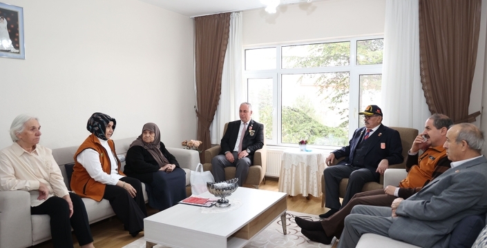 Konya Büyükşehir, şehit öğretmen ailelerini 24 Kasım’da unutmadı