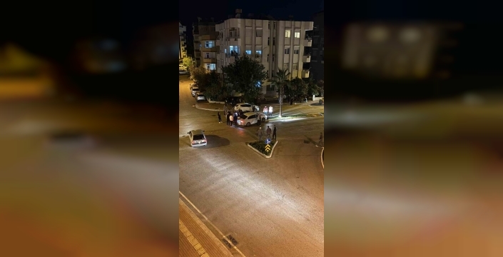 Manavgat'ta korkunç kaza: Işık direği de devrildi, 3 kişi yaralandı!