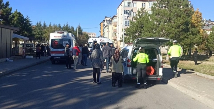 Seydişehir'de kaza! Motosikletteki çift yaralandı