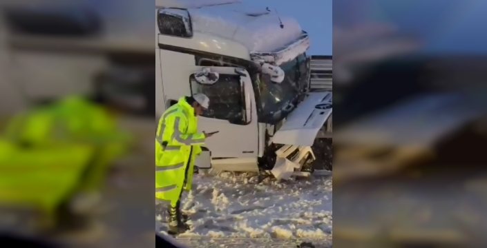 Sivas'ta kar fırtınası can aldı: Zincirleme kaza, 1 ölü, 5 yaralı!