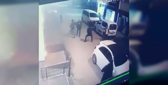 Son dakika: Van'da otel sahibi baba-oğulun kanlı ölüm anı kamerada