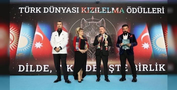 Sosyalfest'ten büyük başarı: Türk Dünyası Kızıl Elma Ödülleri'nde 'Yılın en iyi sosyal sorumluluk projesi' seçildi!