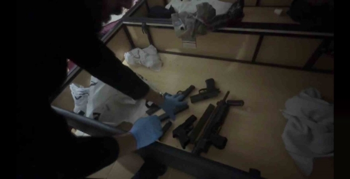 Adana'da uyuşturucu ve silah operasyonu: İki kadın tutuklandı