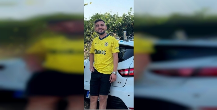 Adana'da yürek burkan kaza anı kamerada: Genç sürücü hayatını kaybetti