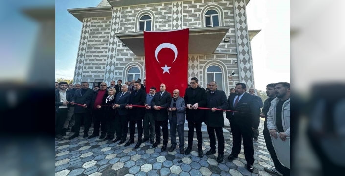 Akhisar'da Hayber Camii dualarla ibadete açıldı