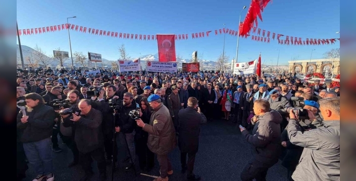 Başkan Özdoğan, 17 Aralık şehitlerini unutmadı