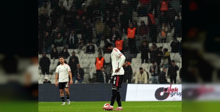 Beşiktaş, büyük maçlarda öne geçse de galibiyeti koruyamıyor: Kırmızı kartlar 5 puana mal oldu