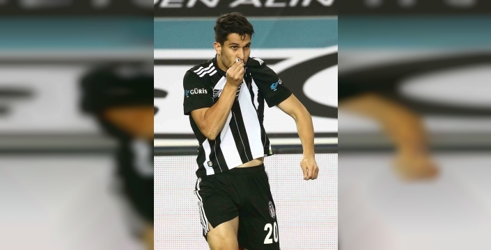 Beşiktaş efsanesi Necip Uysal, 22 yıllık kariyerine siyah-beyaz formayla veda edeceğini açıkladı