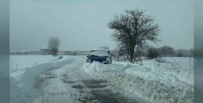 Bolu'da kar felaketi: 263 köy yolu ulaşıma kapandı, vatandaşlara 'zorunlu olmadıkça çıkmayın' uyarısı
