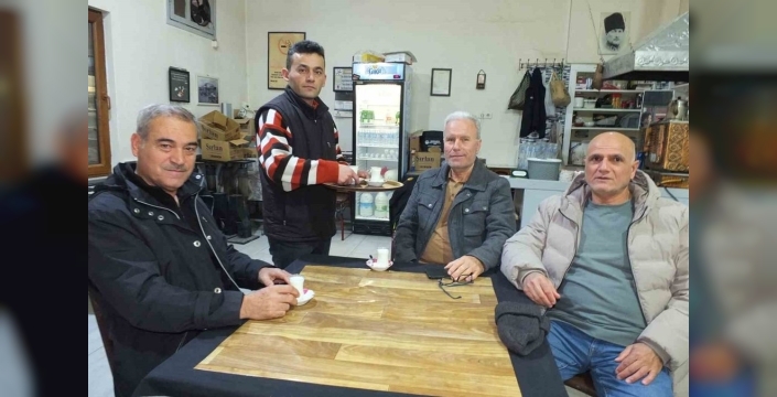 Burhaniye'de kahvehaneler çay yerine süt servisiyle vatandaşları sevindiriyor