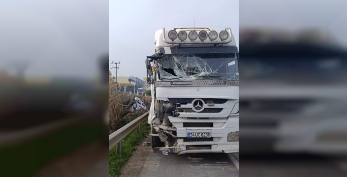 Bursa'da tır ile karavan çarpıştı: kadın sürücü yaralandı