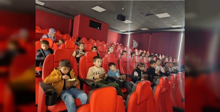 Diyadin'de öğrencilere unutulmaz sinema deneyimi