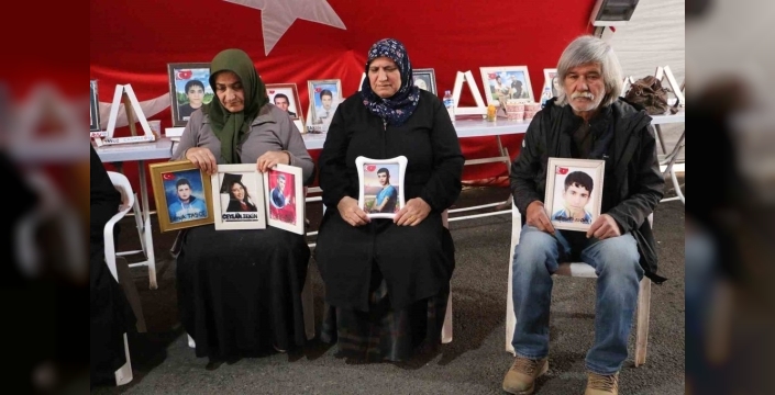 Diyarbakır anneleri, terörsüz Türkiye sürecinden umutlu: 'Evlatlarımız gelsin, bu çile bitsin