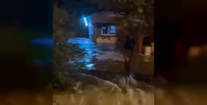 Giresun'da dev dalgalar sahil yolunu yuttu: Tirebolu'da fırtına kabusu